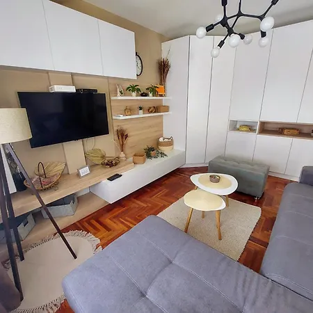 Stan Na Dan Sara - U Blizini Centra Grada