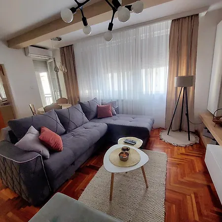 Apartmán Stan Na Dan Sara - U Blizini Centra Grada Novi Sad