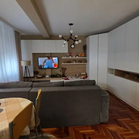 Апартаменты Stan Na Dan Sara - U Blizini Centra Grada