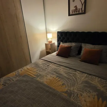 Stan Na Dan Sara - U Blizini Centra Grada * Нови-Сад