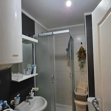 Апартаменты Stan Na Dan Sara - U Blizini Centra Grada Нови-Сад